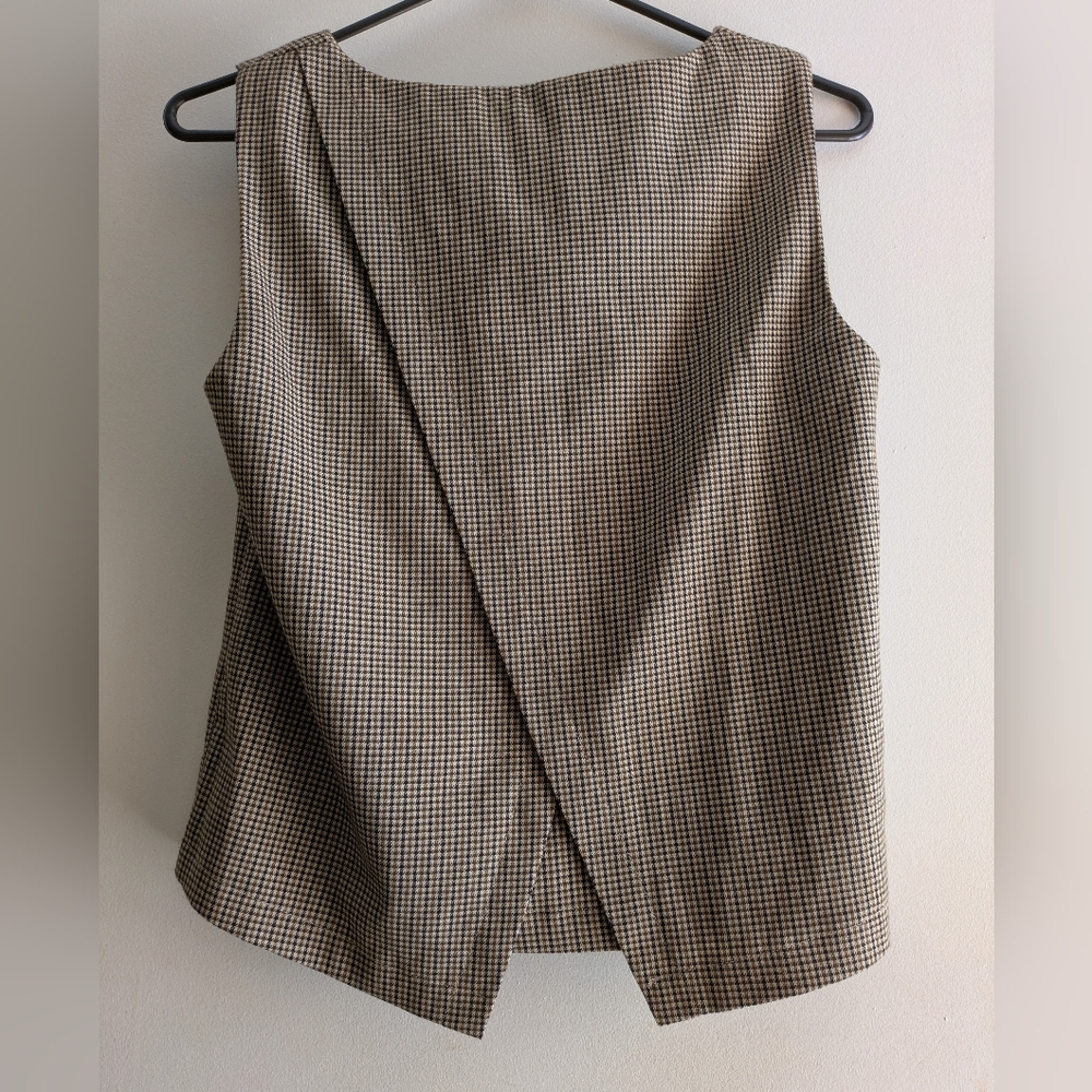 MEXX Checkered Sleeveless Draped Top. US 6 - Picture 2 of 10